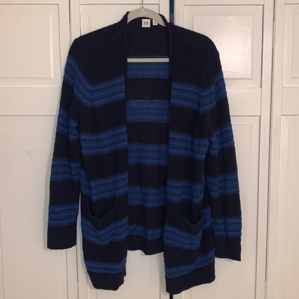 Gap sweater